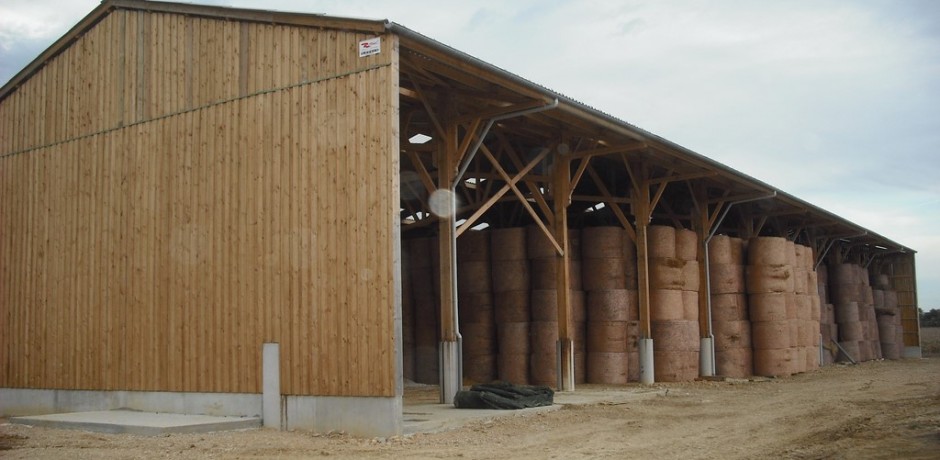 batiment de stockage de fourrage en bois