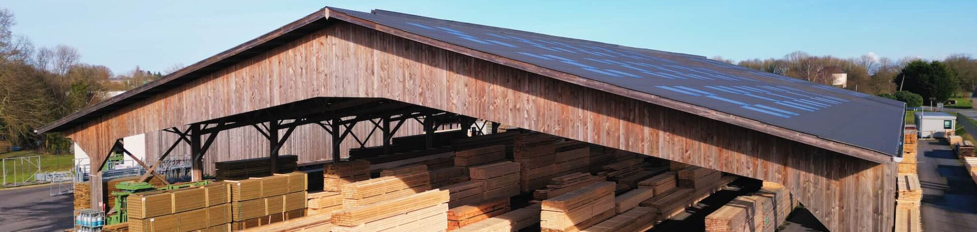 Hangar grande largeur charpente bois massif Roiné