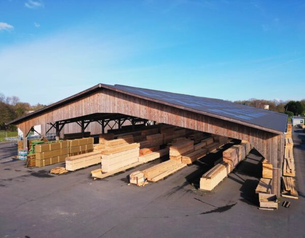 Hangar grande largeur charpente bois massif Roiné