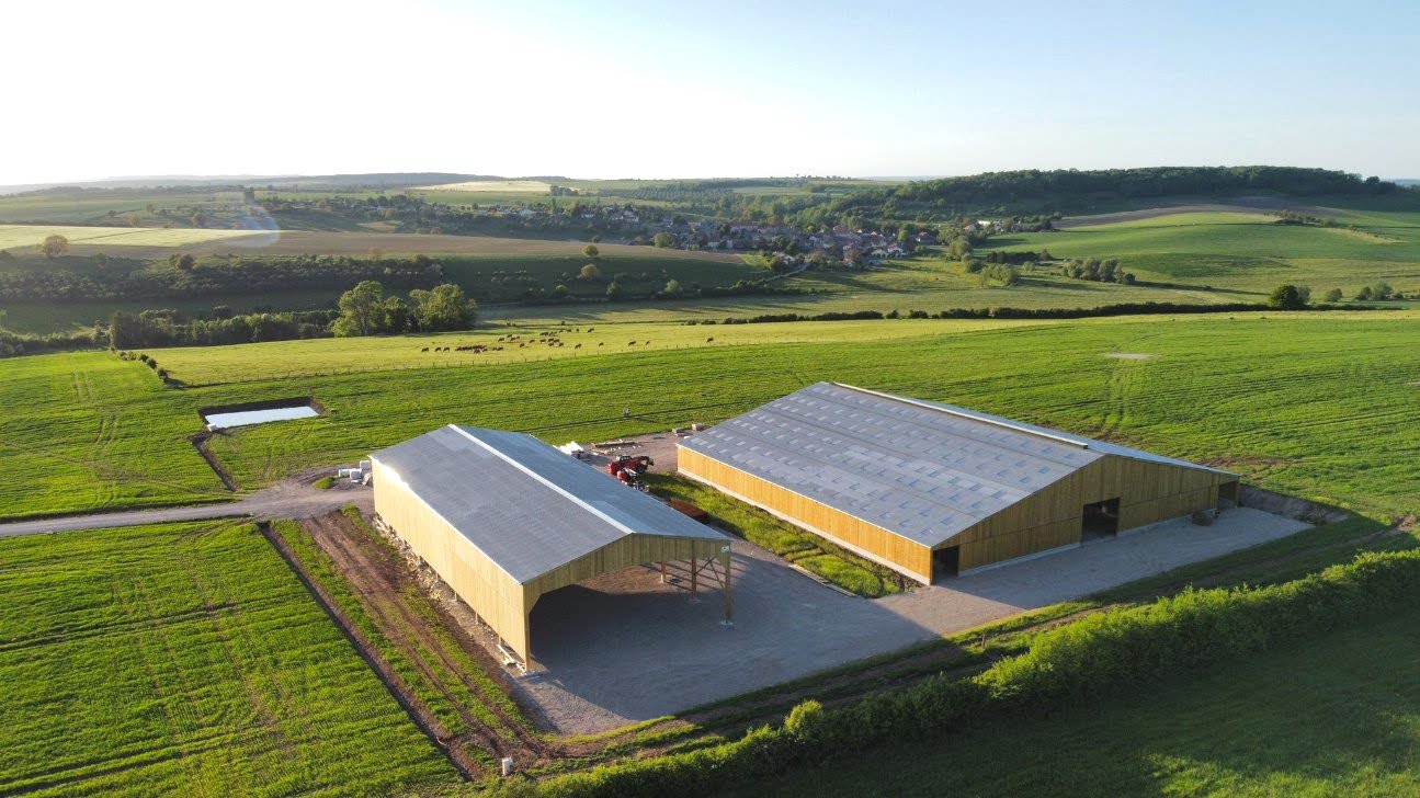 Bâtiment allaitantes et stockage en bois Roiné