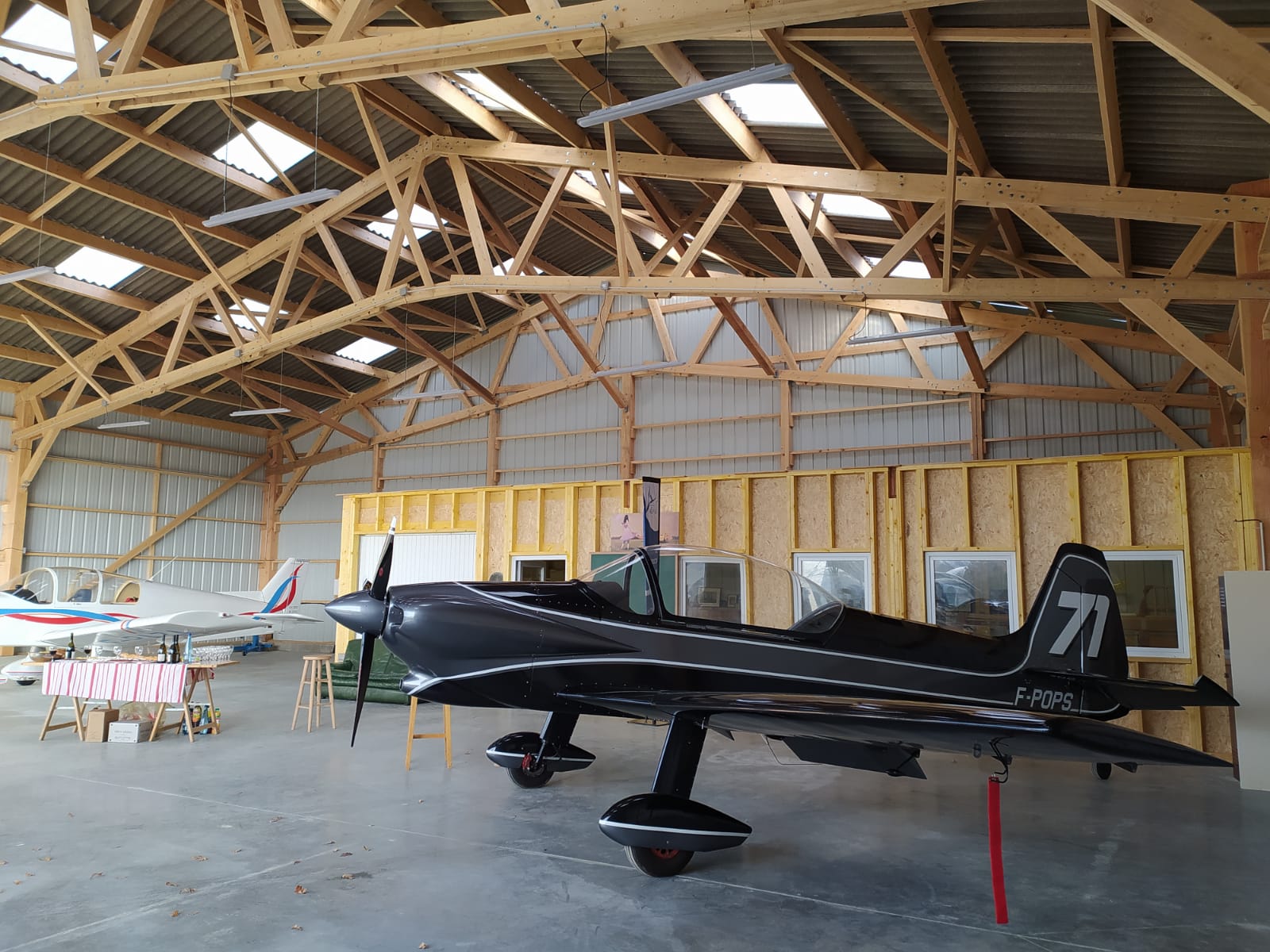 Hangar avion en bois
