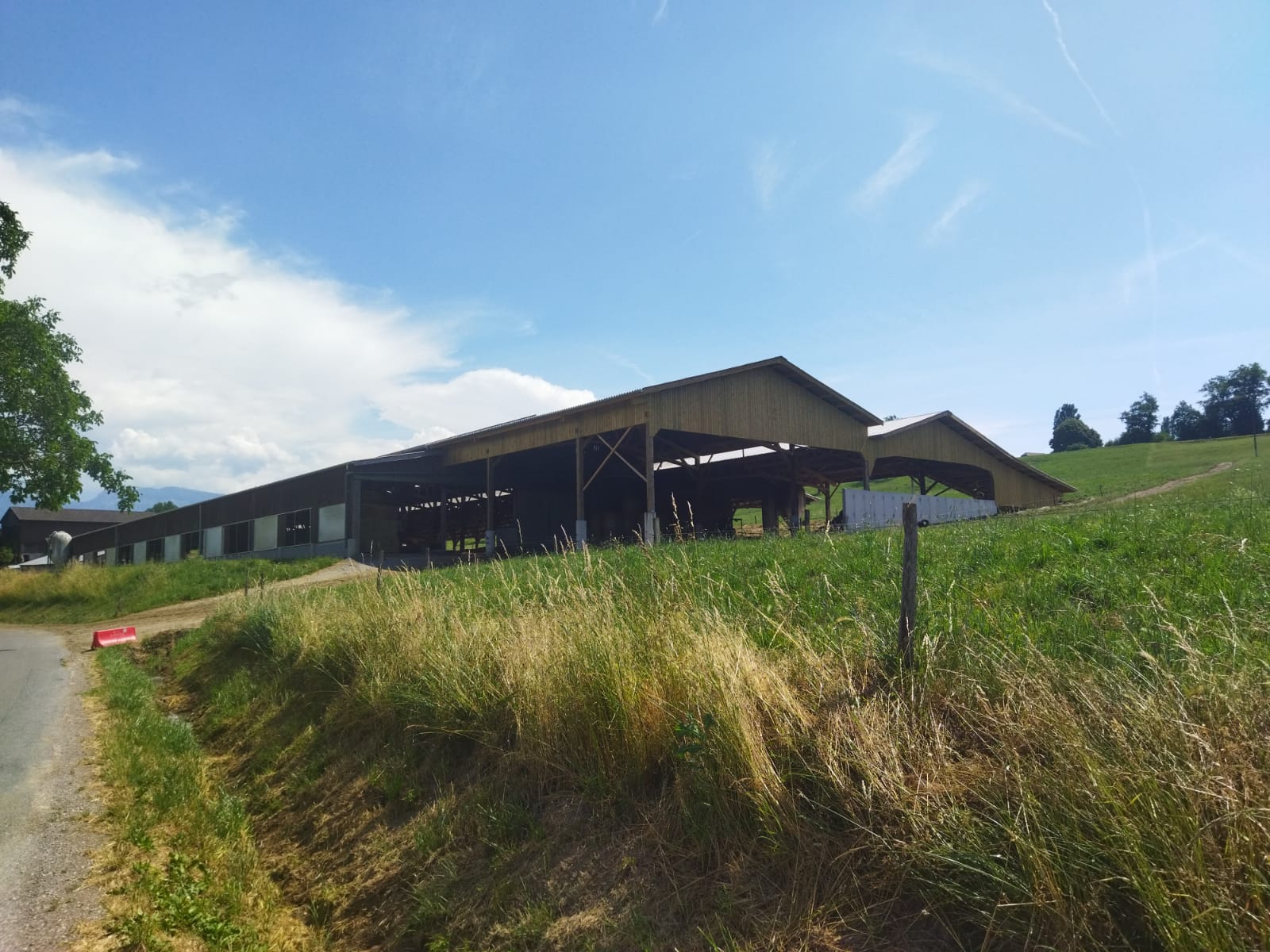 Bâtiment fumière en bois