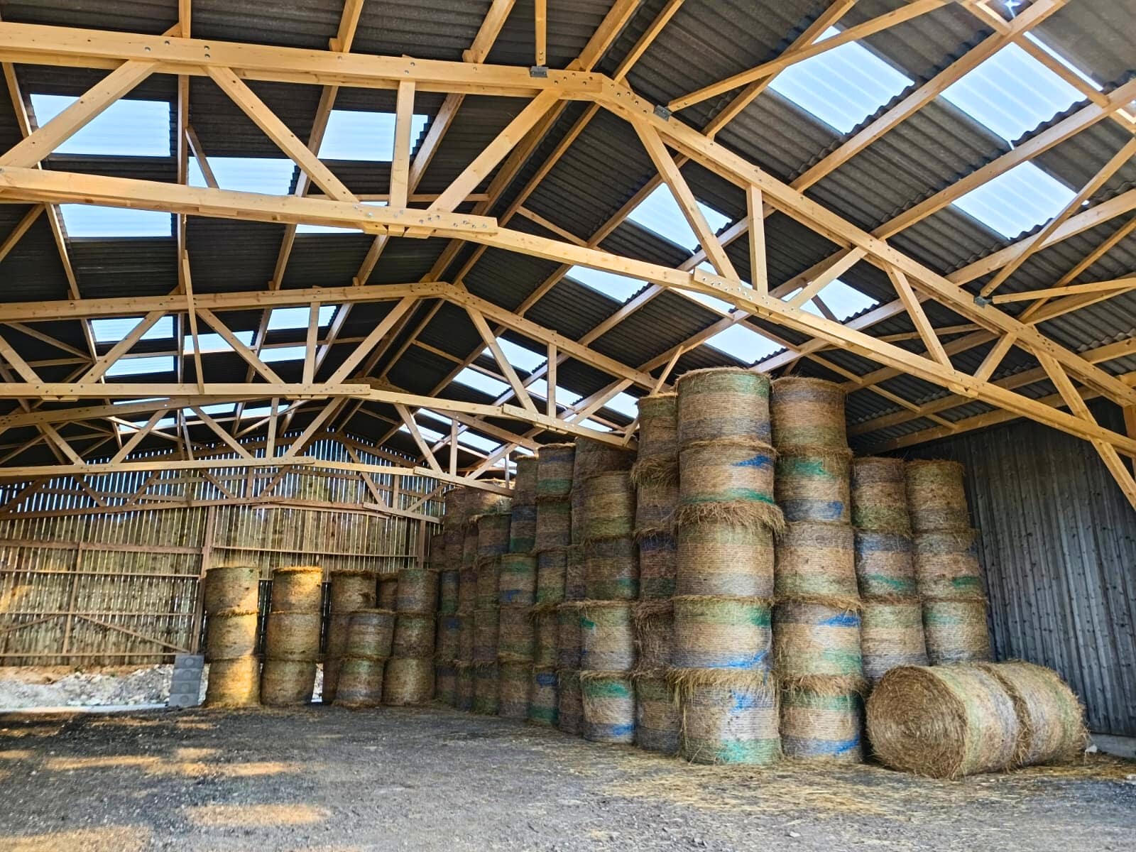 Hangar fourrages en bois Roiné