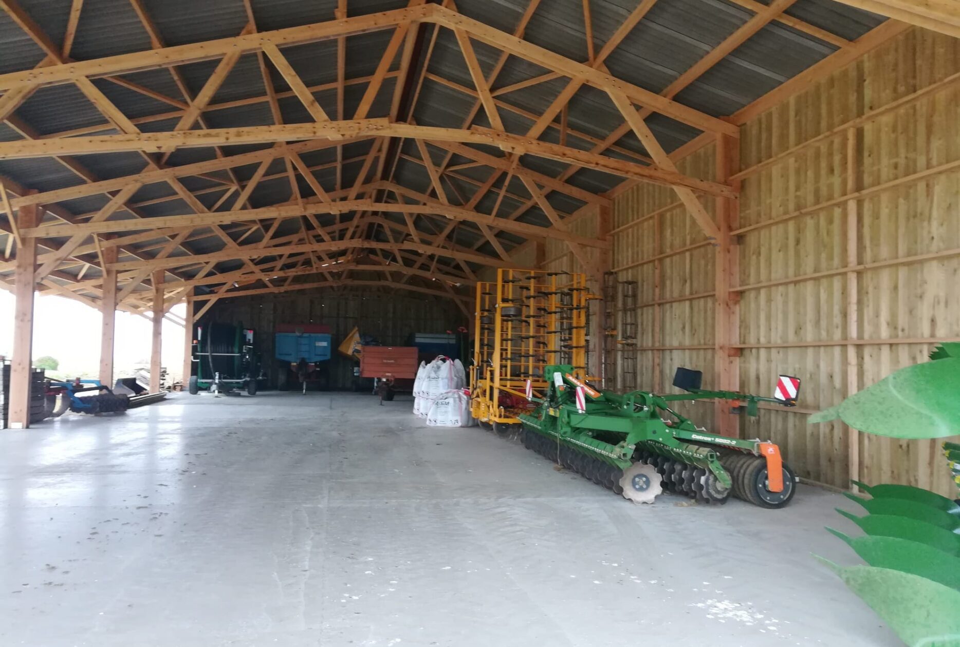 Hangar matériel en bois