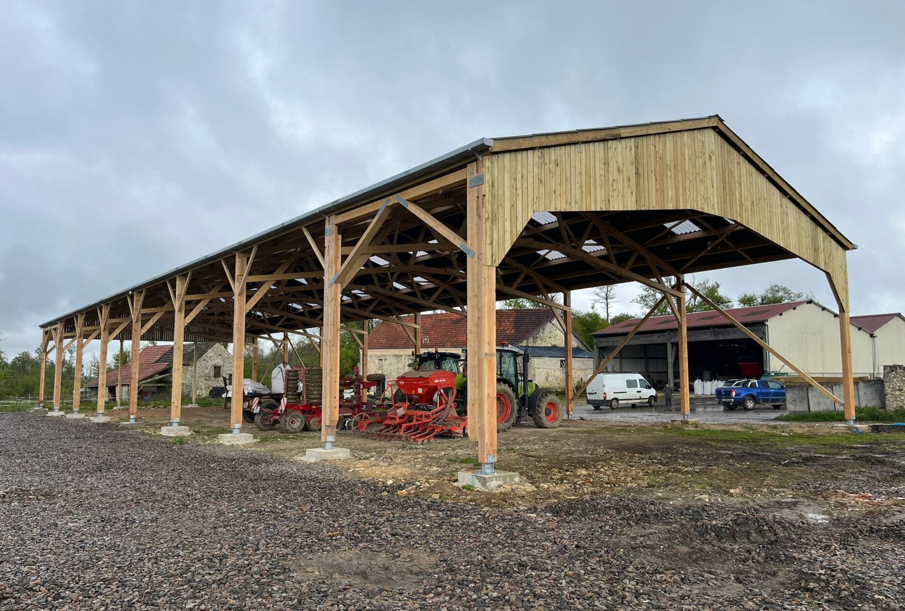 Hangar matériel en bois