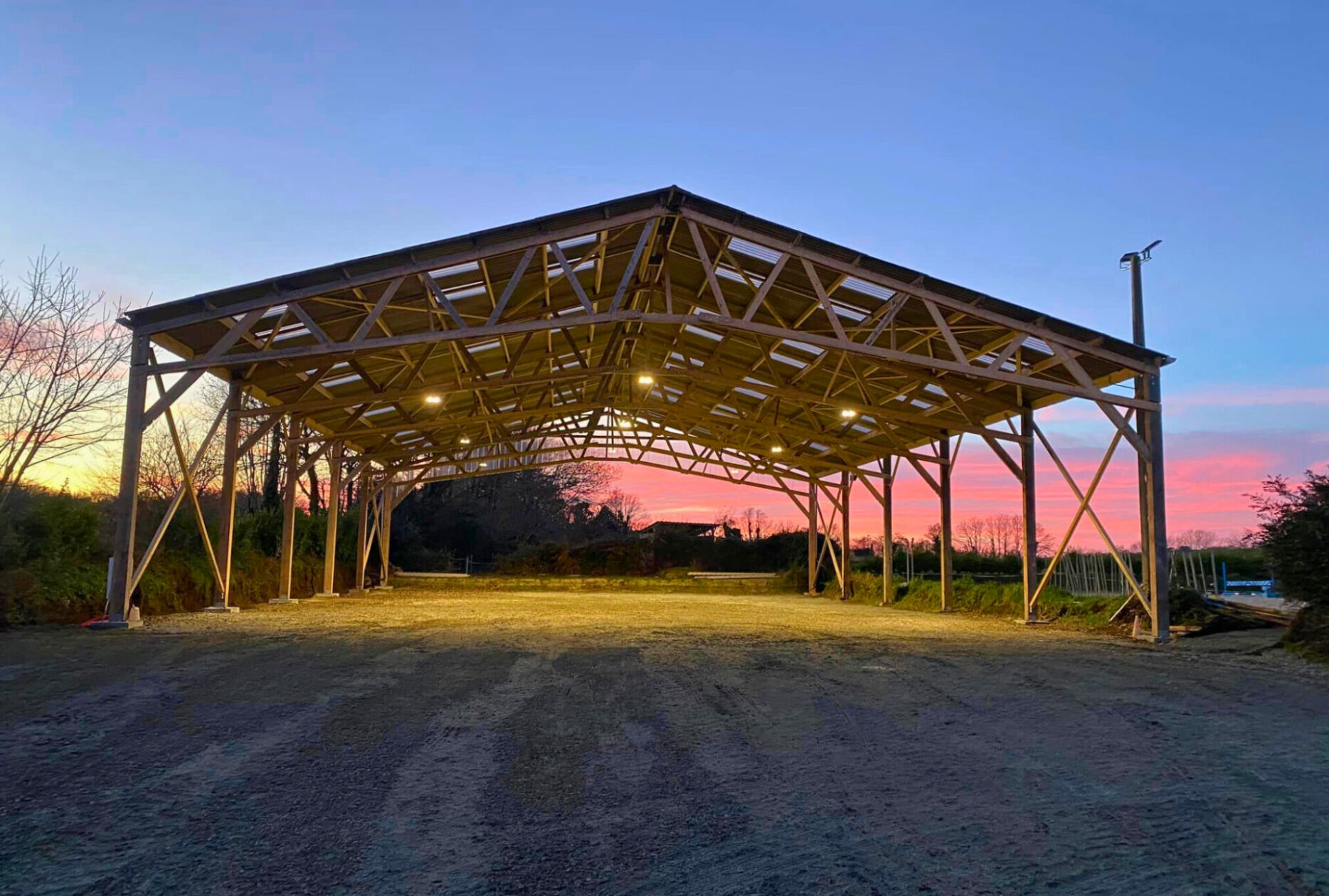Couverture de carrière équestre en charpente bois