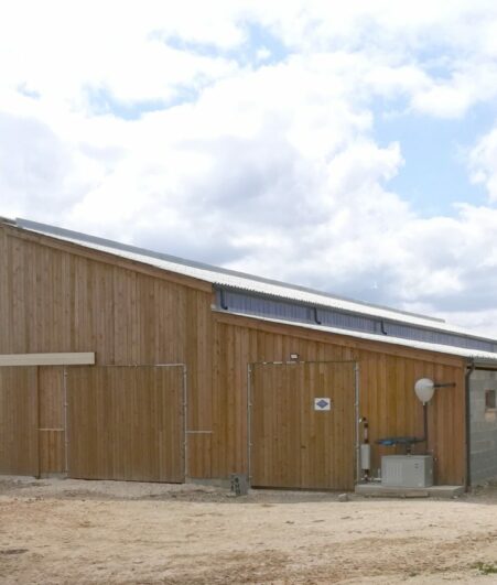 Chèvrerie confortable en bois Roiné