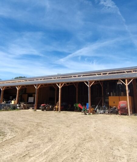 Hangar de stockage matériel et labo de transfo