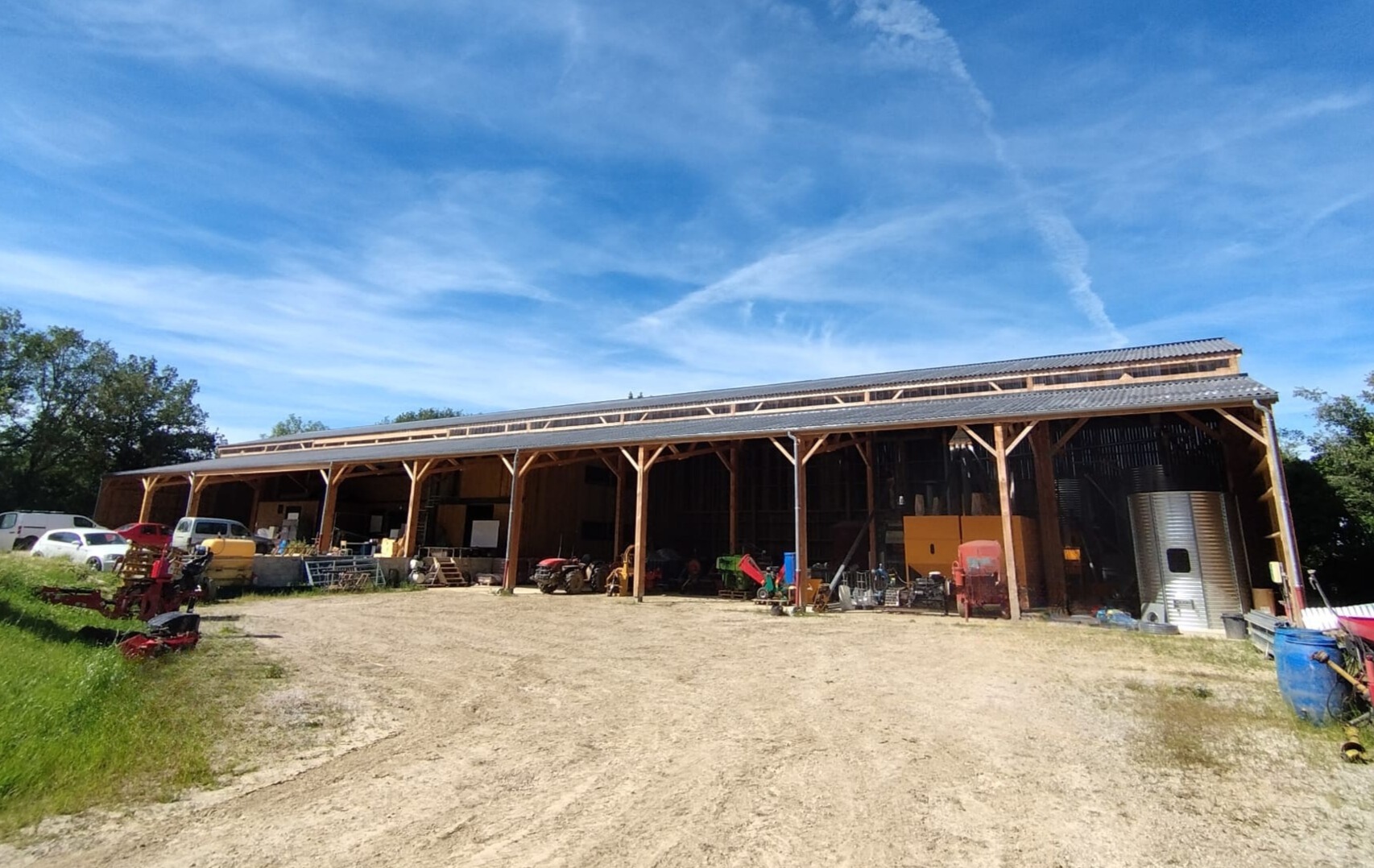 Hangar de stockage matériel et labo de transfo