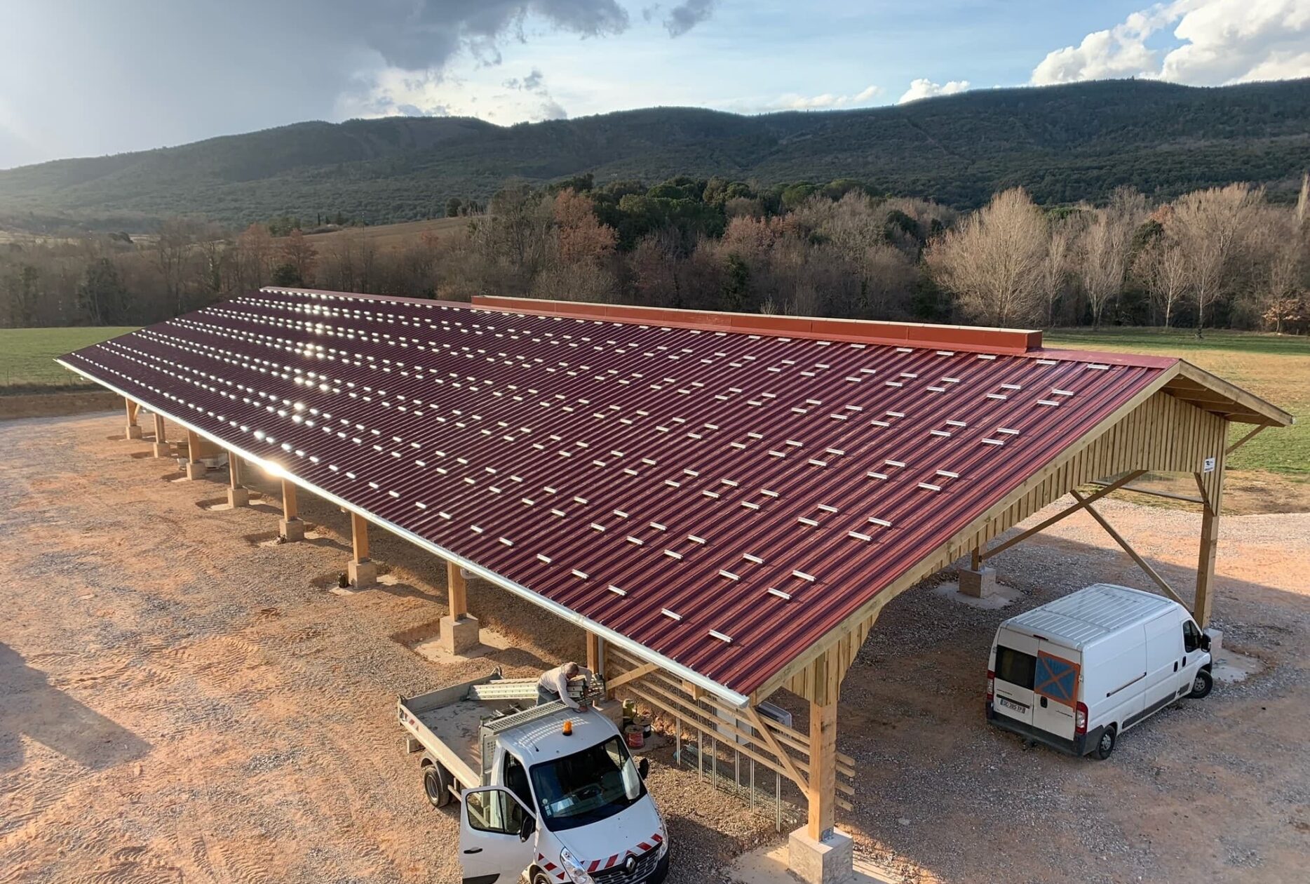 Hangar photovoltaïque en bois