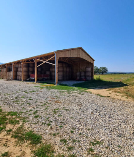 Hangar fourrages en bois