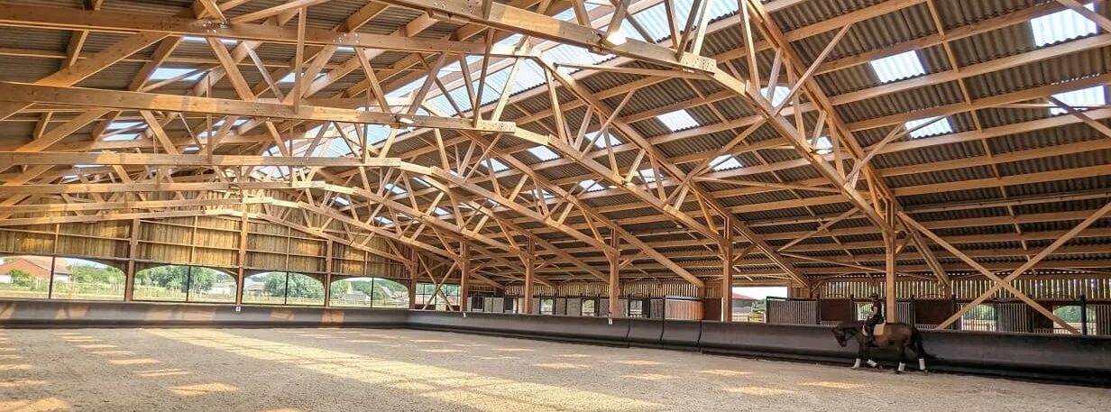 Construction équestre en bois Roiné