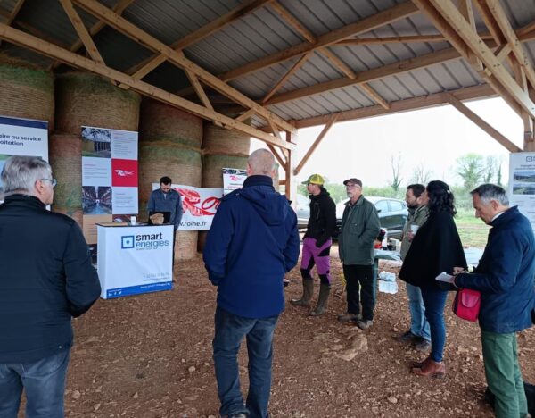 Porte Ouverte Hangar en bois photovoltaïque Roiné