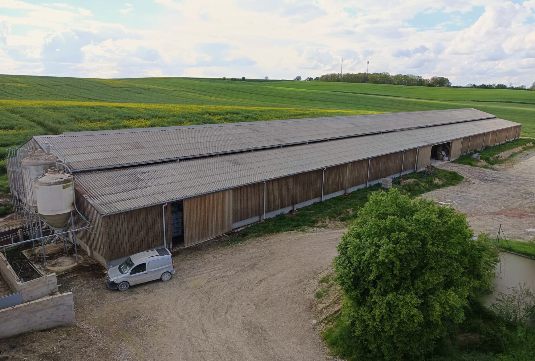 Porcherie engraissement sur paille Roiné