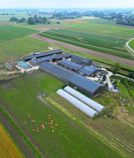 Ensemble de bâtiments agricoles en bois Roiné en Belgique