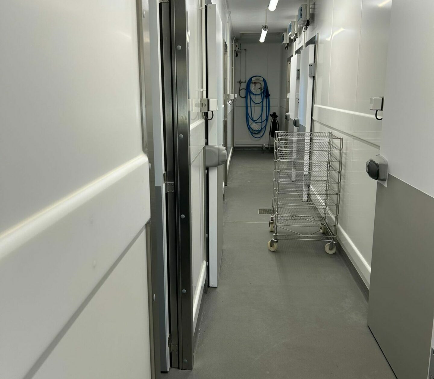 Bâtiment en bois avec labo de transformation Roiné