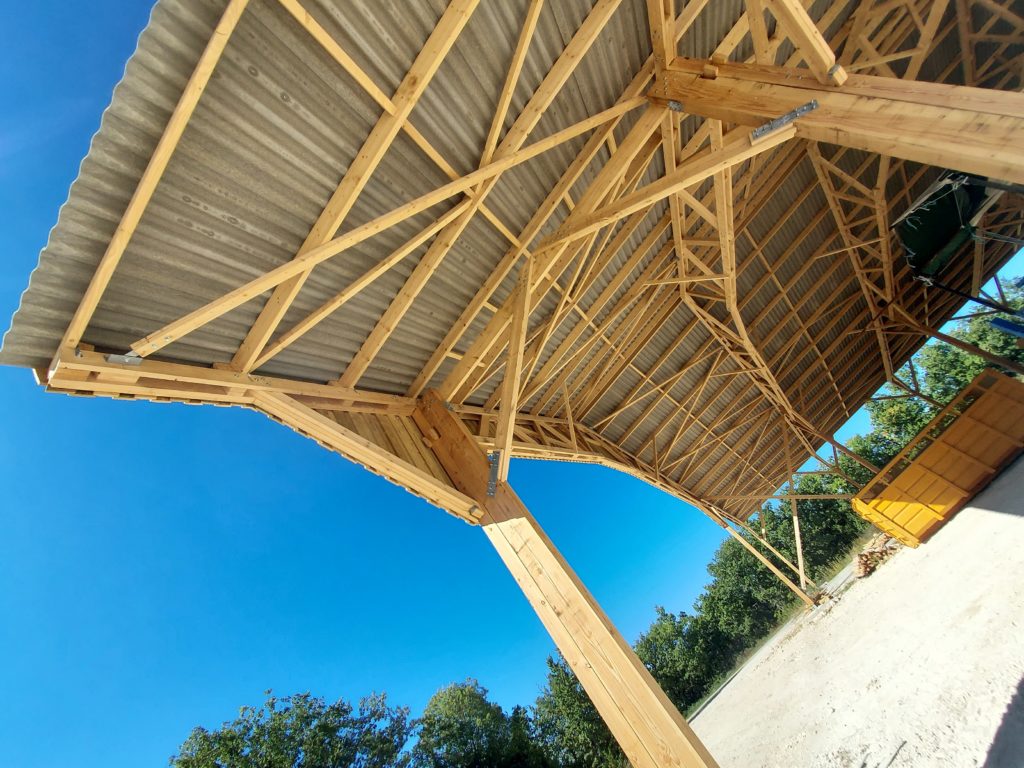 Hangar poutre treillis bois